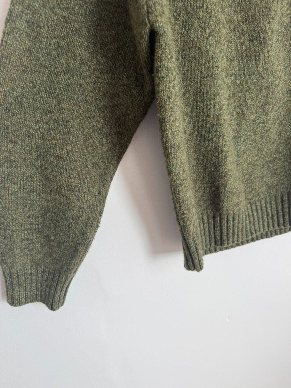 100% Shetland Wool Army Green Crewneck | LL Bean | Men's M - Picture 3 of 9